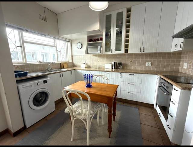 2 BEDROOM PROPERTY TO RENT IN FISH HOEK